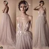 Spets romantiska sexiga klänningar Deep V Neck Backless 3D Floral Applique Sweep Train Bridal Wedding Party Gowns