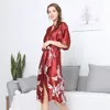 bata de kimono de seda roja