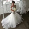 Av axeln Mermaid First Communion Dresses for Wedding Toddler Lace Tulle Kjol Kids Party Dress Girls Pageant Dress Teens