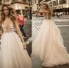 Increíble diseñador Berta Top nupcial Ver a través de 3d Floral Plugging Vestidos de novia atractivos Jardín de espalda abierta Barato Country Gothic robe de