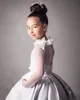 Elfenben Ny prinsessa långa ärmar Handgjorda blommor Illusion Sweep Train Girls Pageant Dresses For Juniors Open Back Back