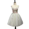 Elegant Real Beading Floral Short Prom Klänningar 2020 V Nacke Ärmlös Tulle Silver Homecoming Dresses