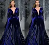 Ziad Nakad Långärmad Prom Klänning Modest Sexig Deep V Neck Mellanöstern Dubai Arabiska Royal Blue Velvet Plus Size Aftonklänningar