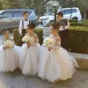 Abiti di fiore di fiore di classe bianca di classe Abiti di pizzo a pezzi in pizzo abiti da sposa per bambini pakistani simpatici pizzo a manica lunga