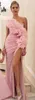 Bescheidene rosa One -Schulter -Mutter und Tochter Abschlussball Kleider sexy Seite Split Flecken formelle Abendkleider Vestidos de Fiesta Cust3873577