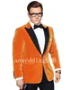 Högkvalitativ Cool Velvet Peak Lapel Orange Groom Tuxedos Män Passar Bröllop Prom Dinner Man Blazer (Jacka + Tie + Byxor)