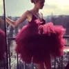 Sexig Fluffy Tiered Homecoming Dresses Spaghetti Straps Ärmlös Attraktiva Kort Cocktail Klänningar Party Gowns Celebrity Mini Prom Dress