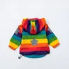 Baby meisje jasje jongen hooded jas zonnebrandcrème kleding regenboog streep jas baby jongen lange mouwen lente en herfst kinderkleding 2Y