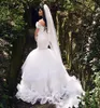 Robes de mariée sirène en tulle pas cher sexy épaules dénudées perles à plusieurs niveaux robe de mariée 2018 à lacets robe de mariée de plage moelleuse