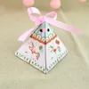Nowe pudełka na cukierki Wedding Favor z wstążką i tag karuzelą Pyramid Tip Sugar Box Baby Shower Dekoracja Sprzedaż 8681346
