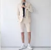 2018 Strand Herrenanzüge Beige Hochzeitsanzüge Bräutigam Groomsm Maßgeschneiderte Slim Fit Casual Smoking Trauzeuge Blazer Prom Jacke + Shorts Hosen