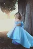 Baby Blue Flower Girls Dresses Off ombro Big Bow Hi-Lo Cetin Setin Princess Girls Dress Dress para crianças vestido de criança