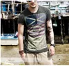 原宿Tシャツホワイトグレーの男性服クロスフラッグプリントTシャツビンテージTシャツカラーブロックストライプトップサイズM-3XL
