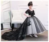 Black Princess Ball Gown Flower Girls Dresses For Weddings Short Sleeve Lace Appliqued Girl Pageant Gowns Beads Children Communion Dress