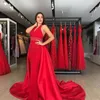 SATINオーバースカートエレガントなVネックノースリーブフォーマルパーティーガウンセクシーな魅力的な赤い2018ウエディングの赤い2018年のドレス