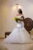 Elegant off axel sjöjungfru bröllopsklänningar ruffle ärmlösa pärlor arabiska brudklänningar svep tränar verklig bild snörning bröllopsklänningar