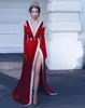 Helt ny 2018 Evening Dresses Högkvalitativ Sexig Deep V Neck Backless Gold Knappar Sida Split Velvet Prom Klänning med långa anpassade handskar