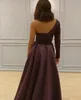2019 Bourgondië Arabische jurken avondkleding een schouder kant split formele prom jurken kant applique kralen lange mouw feestjurk