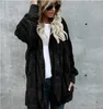 レディースのフェイクの毛皮のジャケットアウターウィンターフード付きベルベットのコートポケットデザイン緩い女性服暖かいソフトトップ