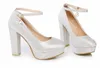 クリスタルシューズの結婚式の女性ラインストーンホットエレガントなブライダルプラットフォームシルバーチャンキーヒールダイヤモンドスパンコール輝く王女の靴