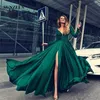 2018 Nouveau Vert Sexy Col En V A-ligne Robes De Bal Manches Longues Jersey Robes De Soirée Élégantes Robes De Soirée Fente Latérale Plus La Taille Robes Sur Mesure