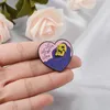 Live Laugh Love – épingles en émail en forme de cœur, Badge squelette, broche à revers pour Denim, jean, sac de chemise, bijoux gothiques, cadeau pour ami