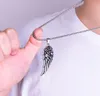 Hot European en American Retro Rvs Men's Feather Collas Modieuze Rose Single Wing Titanium stalen hanger Populaire Mode