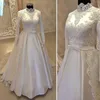 Mangas compridas muçulmano a linha vestidos de casamento alta pescoço cetim árabe com overskirt fita renda appliued vestido de casamento da noiva