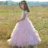 Cute Pink Tulle Warstwowe Ruffles Line Flower Girls Dresses Krótkie Rękawy Koronki Princess Wedding Party Suknie dla Dzieci Uroczym Suknie Dziewczyn