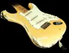 Heavy Relic Yngwie Malmsteen Suona la chitarra elettrica a doppio ponte ad alto volume, color crema su bianco, tastiera smerlata, paletta grande, barra del tremolo, barra del tremolo, accordatore vintage