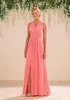 Coral Bohemian Bridesmaid Klänningar Halter V-hals Slit Aftonklänningar Plus Size Chiffong Gästklänningar Custom Made