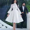 High Neck Elegant Prom Klänningar Pärlor Lace Appliques Långärmad Knee Längd Party Gown Fashion Homecoming Dress 2018 Sexig Cocktail Dress