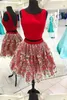 Dwa Kawałki Formalne Suknie Homecoming Kwiatowy Aplikacja Haftowane Wydrukowane Jewel Backless Krótka sukienka Red Homecoming Sukienka Tanie dla dziewczyn