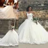 Bonito Fora Do Ombro Vestidos de Casamento Lace Applique Tule A Linha de Noiva Vestidos Árabes Plus Size Arábia Saudita Africano Vestidos de Noiva Personalizado