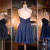 Delikat Navy Blue Prom -klänningar Höghals ärmlös Illusion Chiffon Kort öppen rygghemdlän