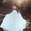 2018 Sexy rückenfreie Brautkleider, Spitzenapplikation, durchsichtig, Juwelenausschnitt, ärmellos, seitlich geschlitztes Hochzeitskleid, glamouröse Dubai-Brautkleider aus Chiffon