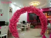 o形状の結婚式の中心部の部分の金属の結婚式のアーチのドアぶら下がっている花輪の花は結婚式のイベントの装飾のための桜の花を表します