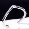 Grande promozione all'ingrosso di gioielli professionali di lusso in argento sterling 925 pavimenta zaffiro bianco diamante CZ fascia da donna anello "V" confezione regalo