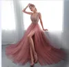 2018 Novos vestidos de festa de baile longos baratos de coral fora do ombro Vestido de decote de decote profundo V Dress Tulle Tulle Crystal Formal Night Vestido em ST8979553