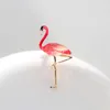 Unisex mode män kvinnor brosch guldpläterad blå / grön / röd / lila svart flamingo kostym lapel pin brosch för fest bröllop nl-703