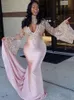 2019 Mermaid Prom Dress Sexy Wysokiej Neck Aplikacje Deep V-Neck Długie Formalne Wakacje Nosić Graduation Wieczór Party Suknia Custom Made Plus Size