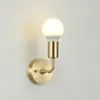 Lámparas de pared minimalistas para dormitorio, luz de espejo de baño europeo, luz de pared de latón Vintage de un solo cabezal para pasillo, balcón, candelabro de noche