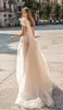 Muse av berta 2019 Bröllopsklänningar En axel Backless Bridal Gown Appliqued A Line Beach Boho Simple See Through Wedding Dress