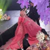 سحر الأميرة فساتين الزفاف دبي فاخرة كريستال الخرز معطلة الكتف ثوب الزفاف فاتن 3D الزهور يزين كبير فستان الزفاف القوس