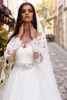 Dubaj Kaftan Abaya Illusion Długie rękawy Zroszony Długa Suknia Ślubna Frezowanie Sash White Sheer Neckline Koronki Aplikacja Custom Made Suknie ślubne