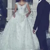 دبي بالاضافة الى حجم الزفاف فساتين الترتر الخرز V عنق يزين الرباط ثوب الكرة فستان زفاف 2018 فاتن المملكة العربية السعودية فستان دي نوفيا