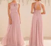 2022 Blush Pink Vestidos de dama de honor Estilo rural largo Cuello halter Encaje Gasa Longitud total Una línea Vestido de fiesta de invitados de boda formal