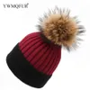 Invierno Mujeres sombreros Gorra de punto con pelota de mapache Novelty Female Patchwork Skullies Gories Caps 2018 Nueva llegada YWMQFUR