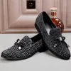 Scarpe firmate da uomo con strass neri scintillanti Scarpe da sposa da uomo in vera pelle con perline Mocassini casual con borchie da uomo