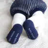 calzini dei collant dei ragazzi delle neonate sveglie del fumetto Calzino in cotone con grandi occhi caldi Calzino in pile di corallo antiscivolo